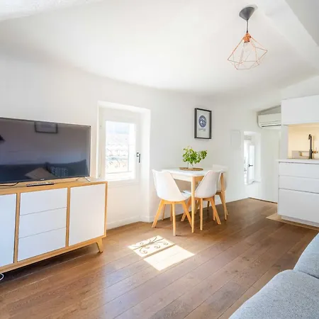 1 Bedroom In Center, Near Old Port Apartment